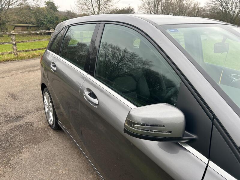 View MERCEDES-BENZ B CLASS 2.1 B200d Sport