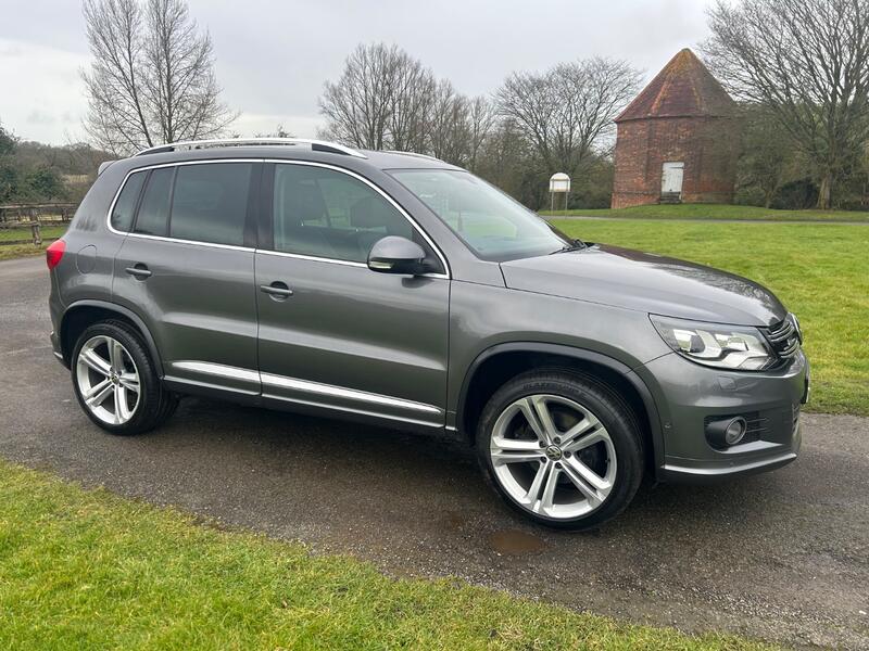 View VOLKSWAGEN TIGUAN 2.0 TDI BlueMotion Tech R-Line Edition