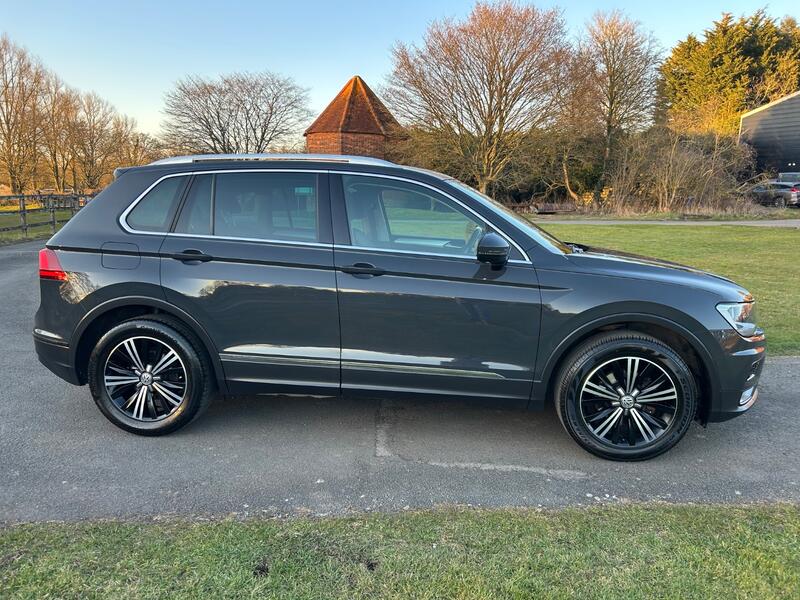View VOLKSWAGEN TIGUAN 2.0 TDI BlueMotion Tech SE Navigation