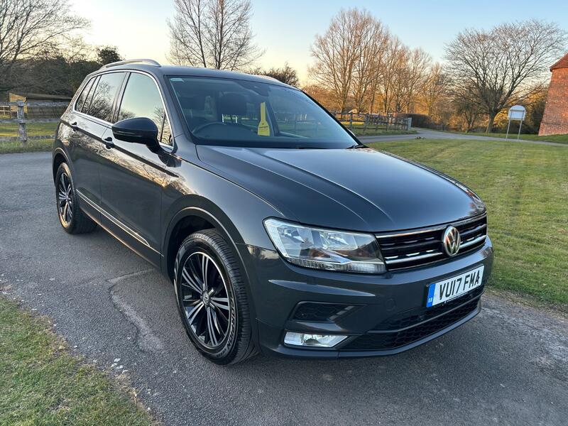 View VOLKSWAGEN TIGUAN 2.0 TDI BlueMotion Tech SE Navigation
