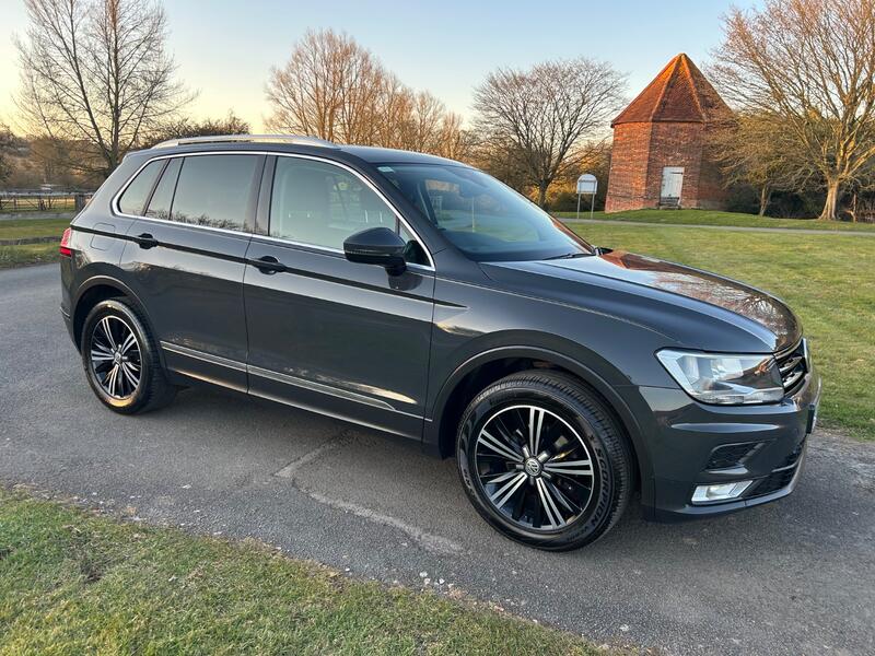 View VOLKSWAGEN TIGUAN 2.0 TDI BlueMotion Tech SE Navigation