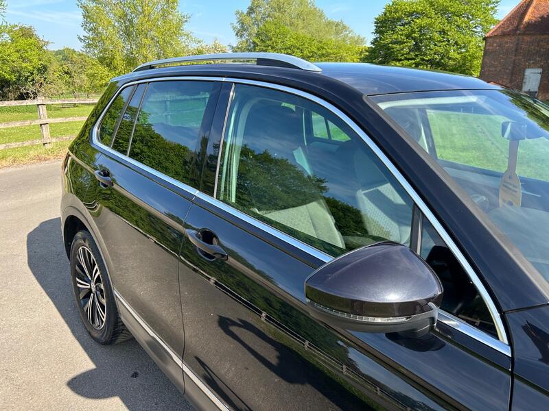 View VOLKSWAGEN TIGUAN 1.5 TSI EVO SE Navigation