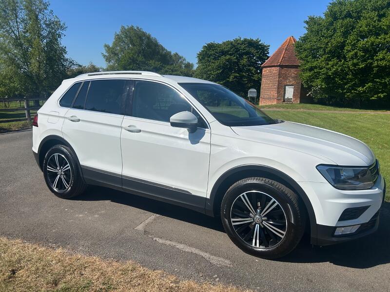 View VOLKSWAGEN TIGUAN 2.0 TDI BlueMotion Tech SE Navigation