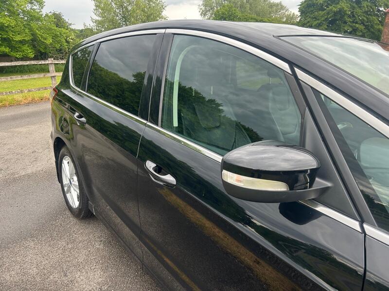 View FORD S-MAX 2.0 TDCi Titanium