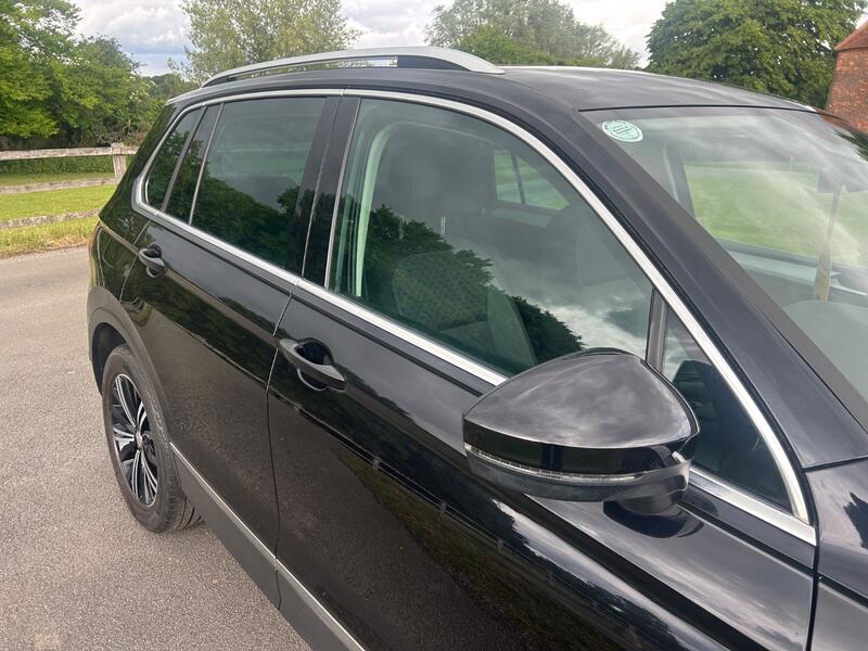 View VOLKSWAGEN TIGUAN 1.4 TSI SE