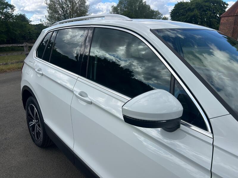View VOLKSWAGEN TIGUAN 2.0 TDI BlueMotion Tech SE Navigation
