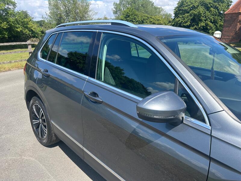 View VOLKSWAGEN TIGUAN 2.0 TDI SE Navigation 4Motion