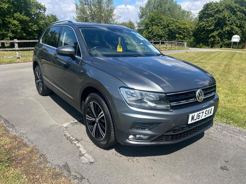 View VOLKSWAGEN TIGUAN 2.0 TDI SE Navigation 4Motion