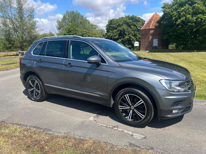 View VOLKSWAGEN TIGUAN 2.0 TDI SE Navigation 4Motion